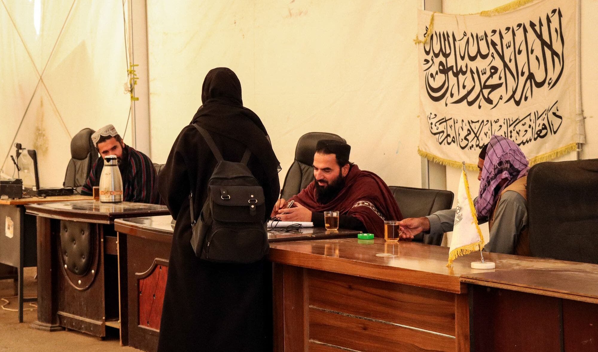 Nel nuovo codice penale dei talebani le donne diventano schiave alla mercé di mariti e religiosi