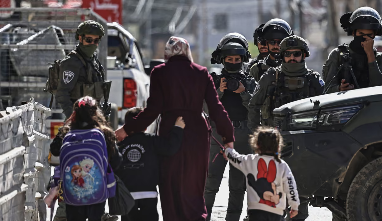 Israele condanna a morte un bambino palestinese di cinque anni malato di cancro: niente cure a Tel Aviv