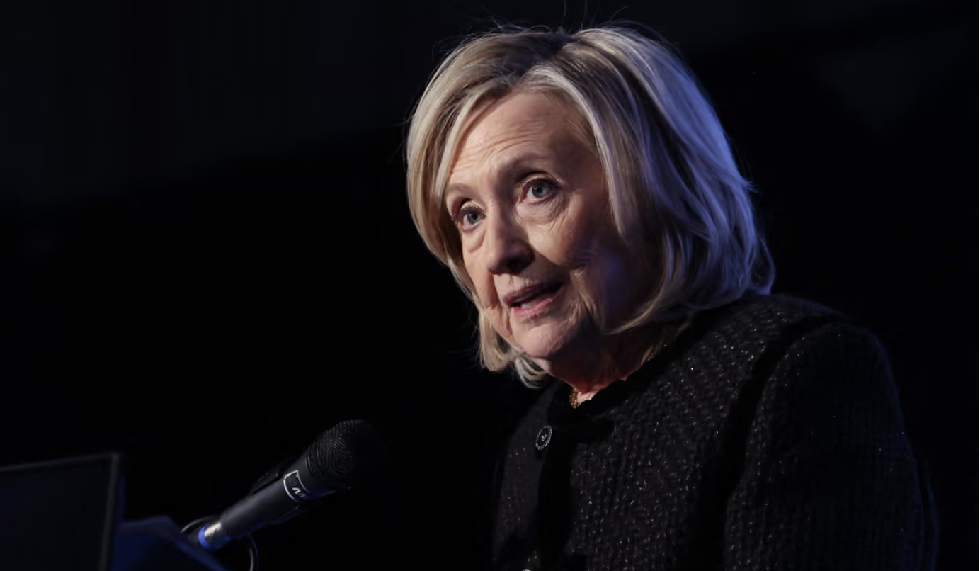 Hillary Clinton accusa Trump di aver 'insabbiato' lo scandalo Epstein