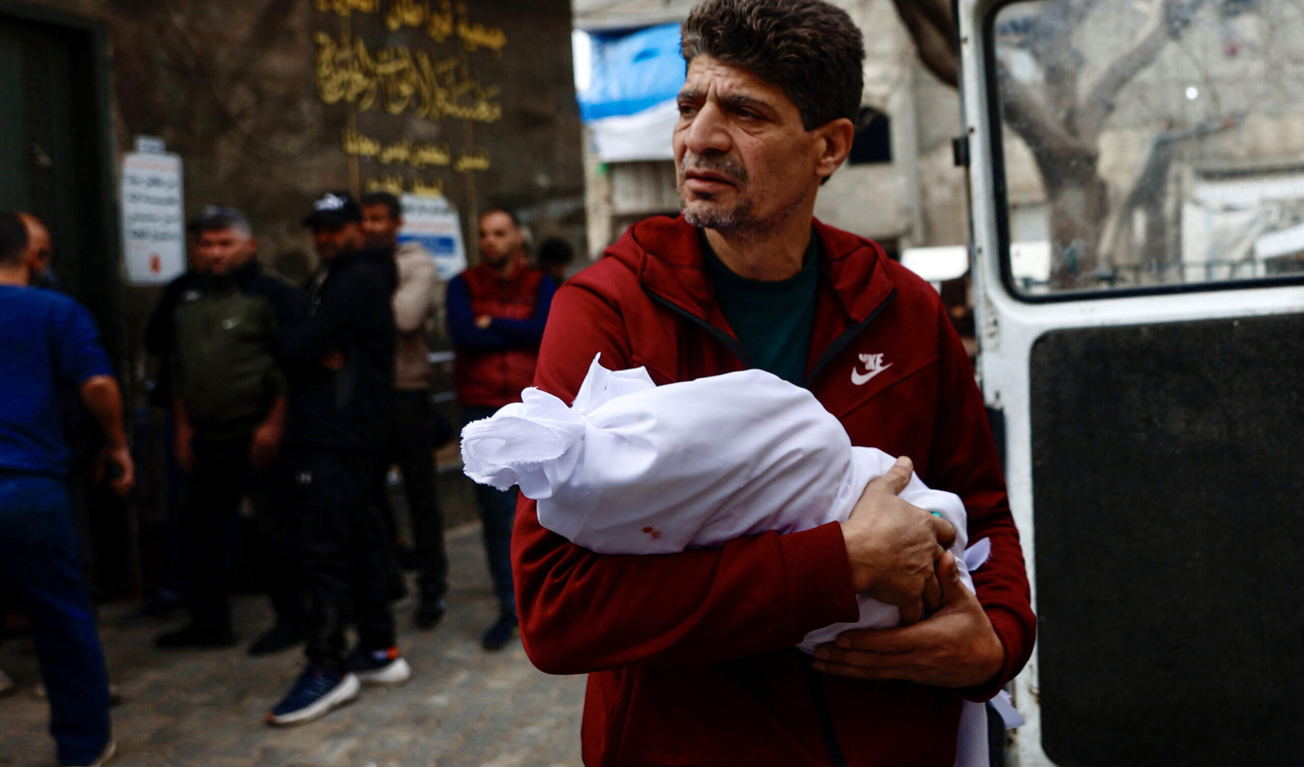 Gaza, Israele non ferma il massacro: uccisi 18 palestinesi, tra di loro 4 bambini