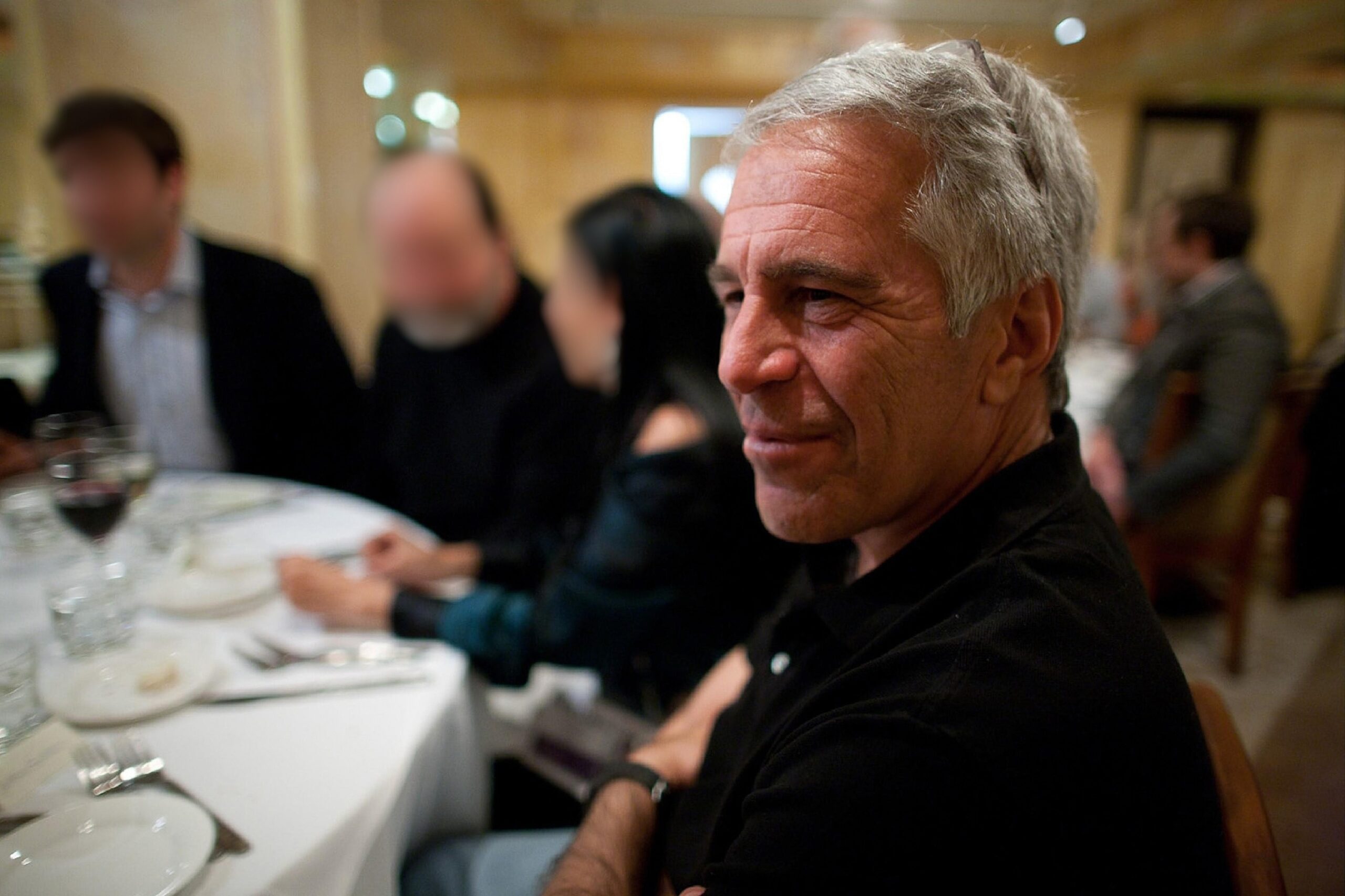 Epstein tentò contatti con Putin: nuovi documenti svelano legami opachi con russi e servizi segreti