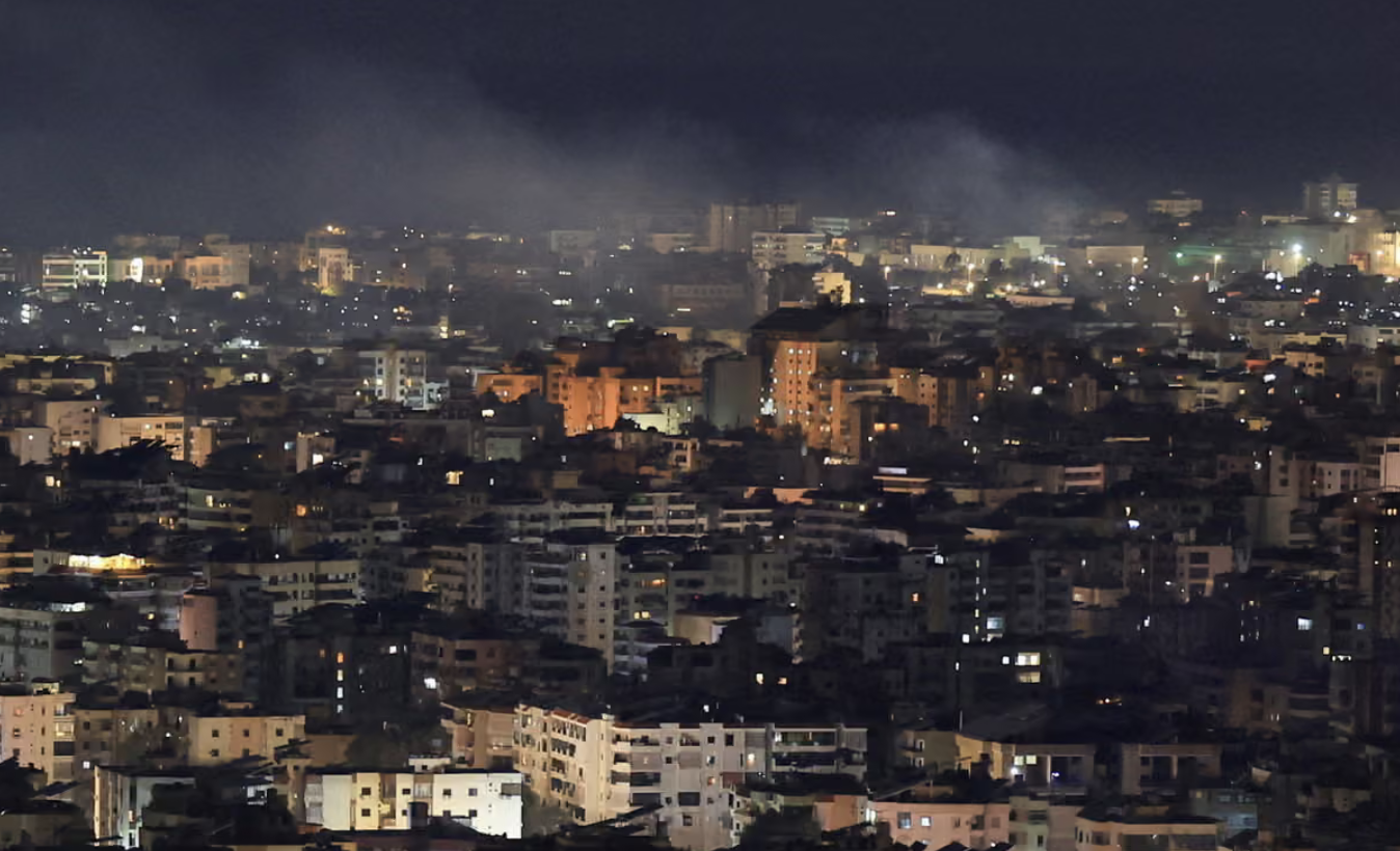 Israele minaccia l'invasione via terra del Libano e uccide 31 persone in una serie di attacchi aerei