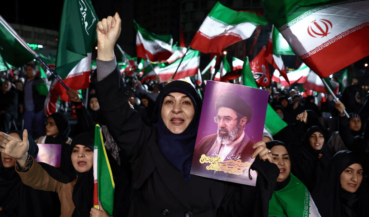 L'Iran minaccia di minare il Golfo Persico: "Se attaccati sulle nostre coste bloccheremo tutte le rotte"