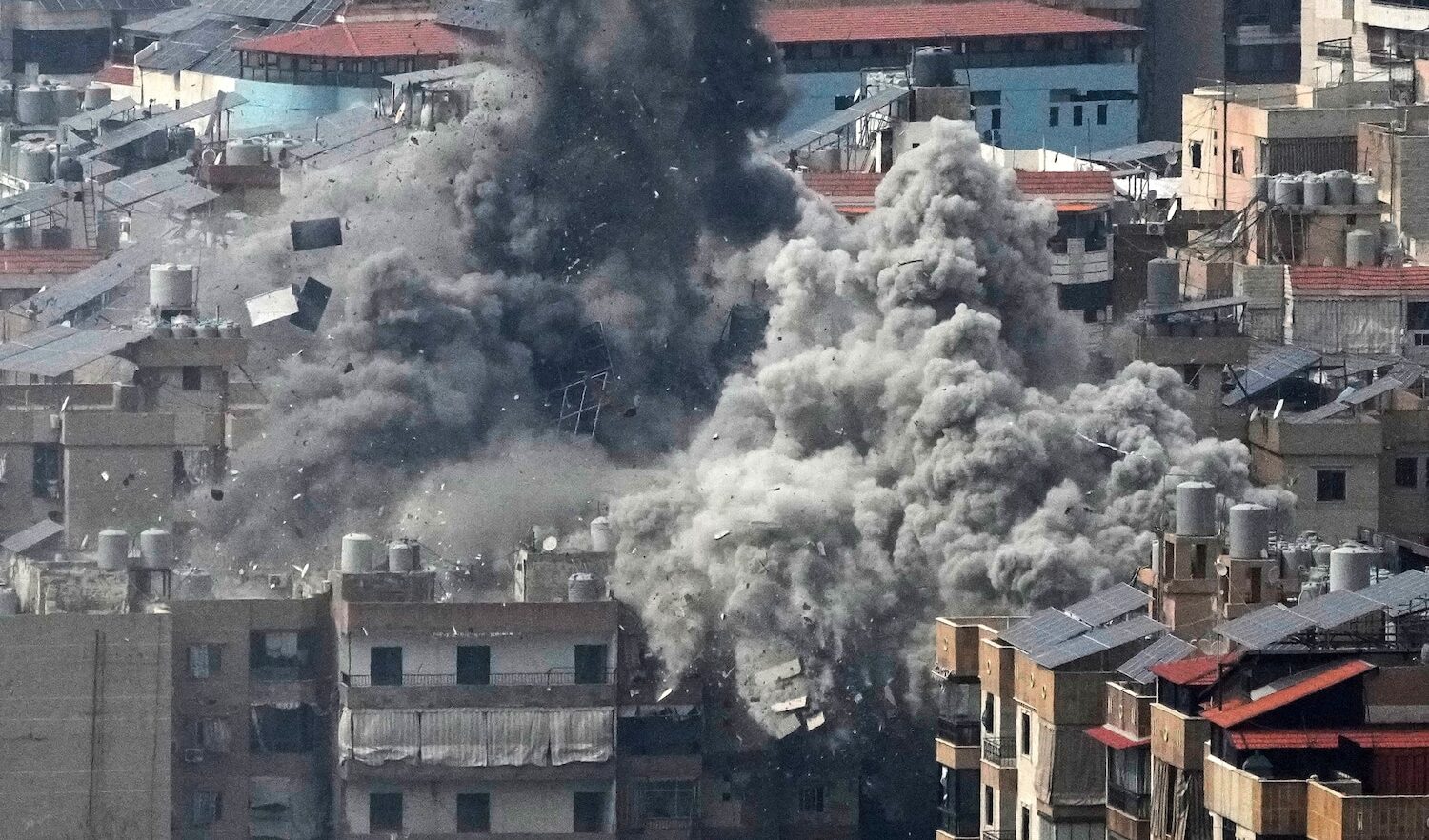 Israele prosegue l'invasione del Libano e provoca morti e una catastrofe umanitaria