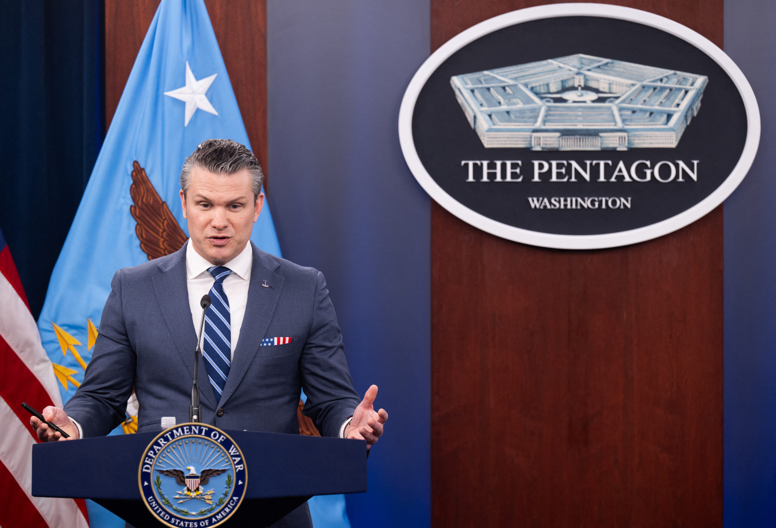 Dopo Trump anche Hegseth usa la Bibbia per giustificare la guerra: "Chi si oppone è come i Farisei contro Gesù"