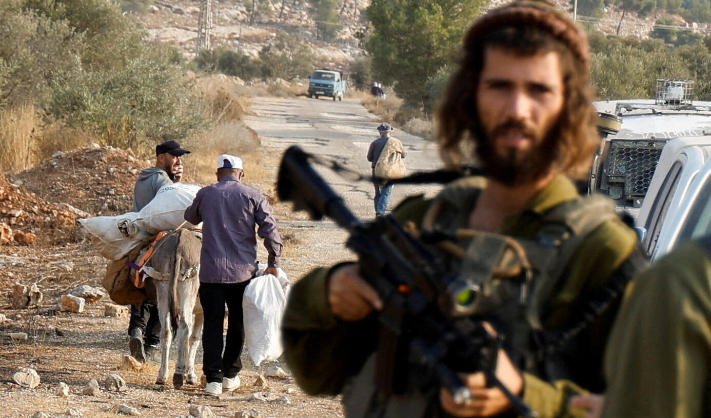 Israele intensifica raid, arresti e sequestri in Cisgiordania: continua la repressione quotidiana contro i palestinese