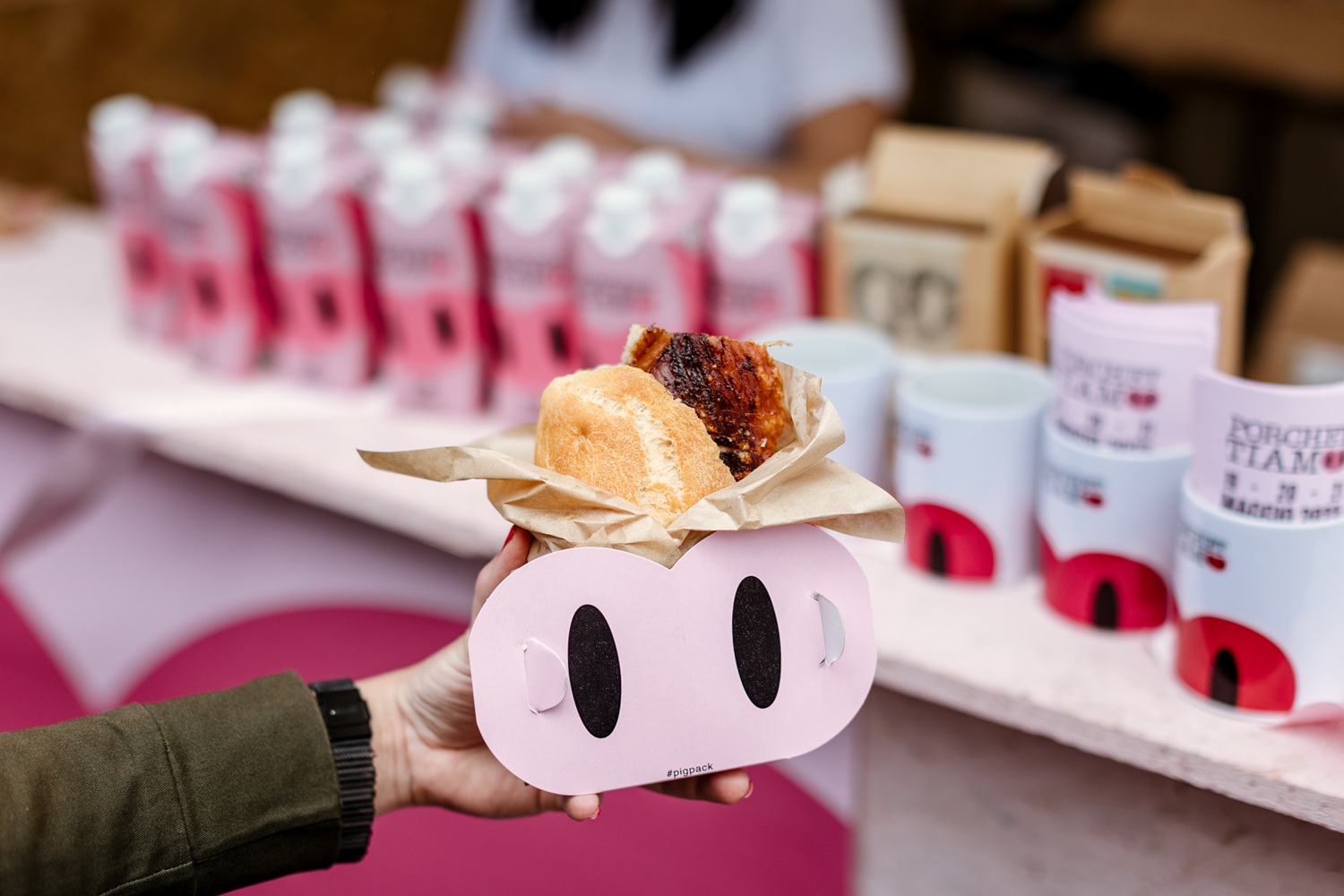 A Todi la porchetta diventa racconto d’Italia: il festival “Porchettiamo” trasforma il gusto in cultura popolare