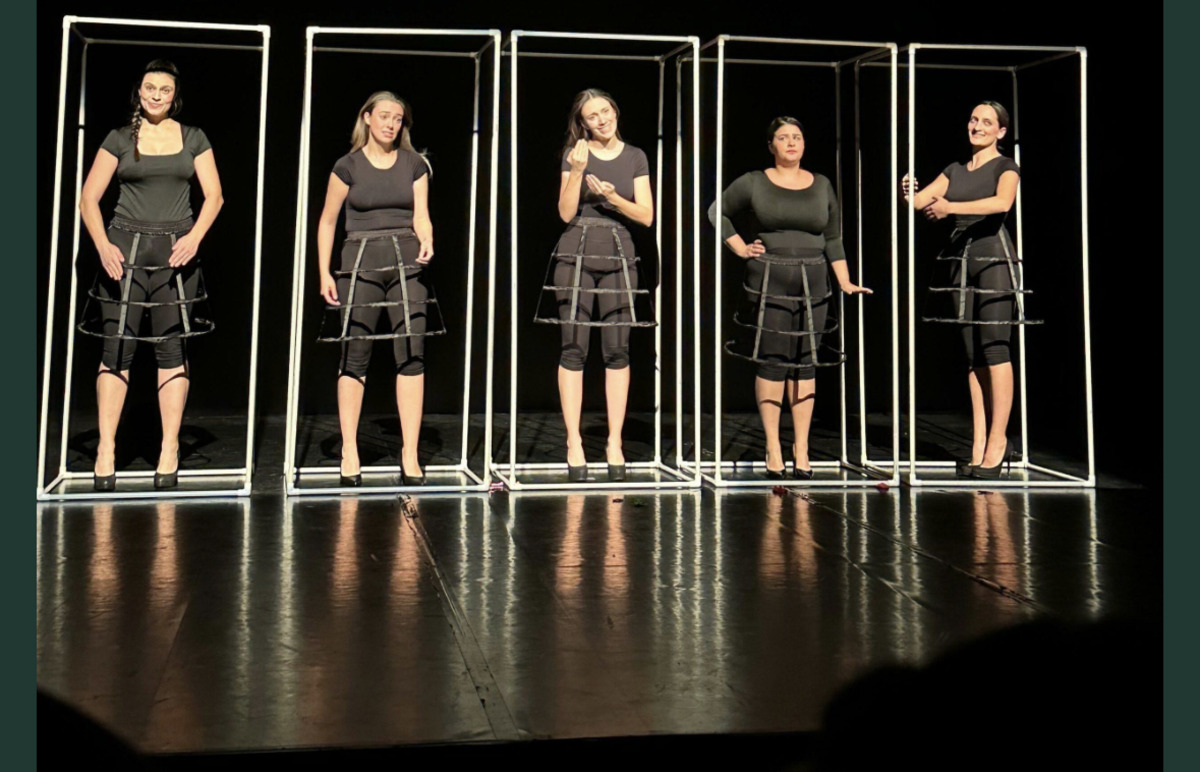 Le Lila – Bambole da collezione – Primavera dei teatri – recensione di Alessia de Antoniis Le Lila - Bambole da collezione - Primavera dei teatri - recensione di Alessia de Antoniis