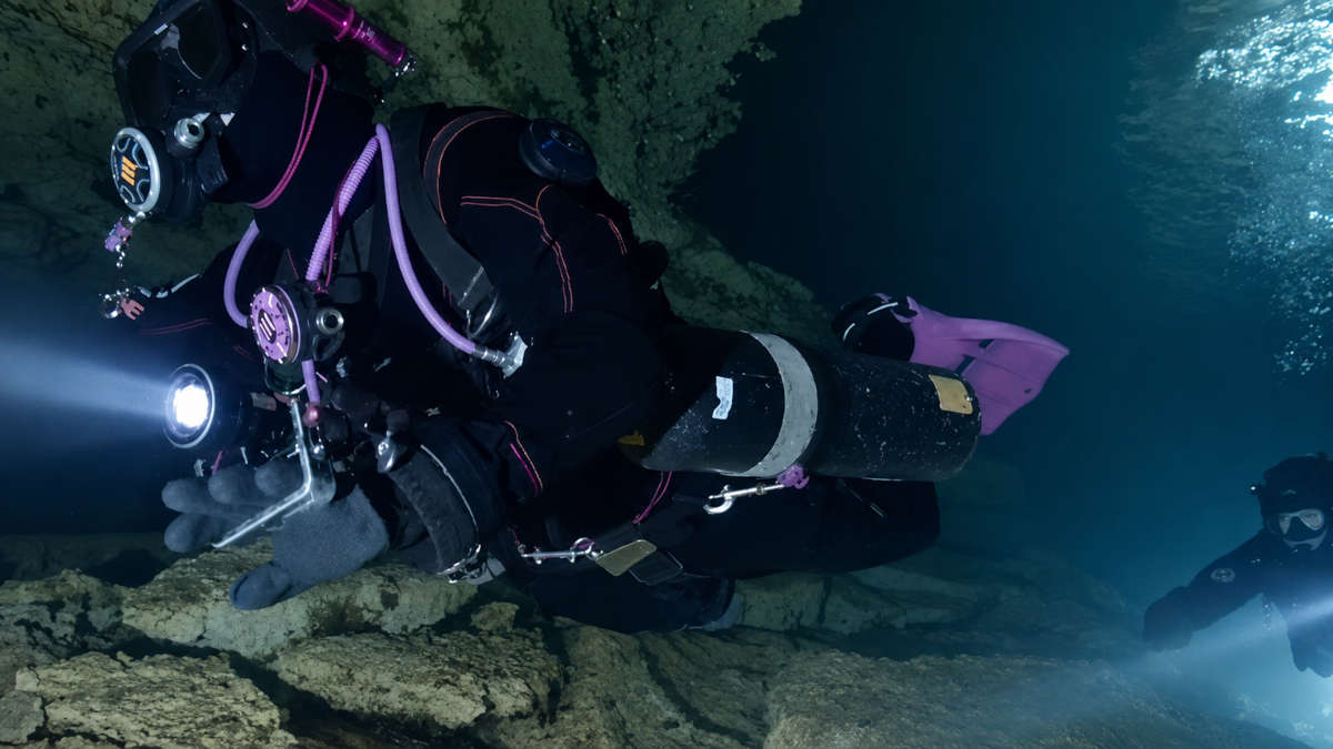 maldive grotta_3j La grotta restituisce madre e figlia, ora parla la GoPro