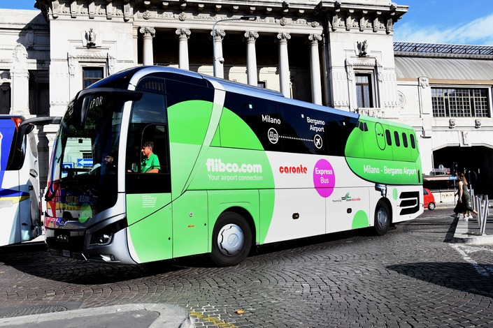 milan to bergamo airport bus pic Viaggiare fuori rotta: quando il turismo diventa uno strumento di conoscenza
