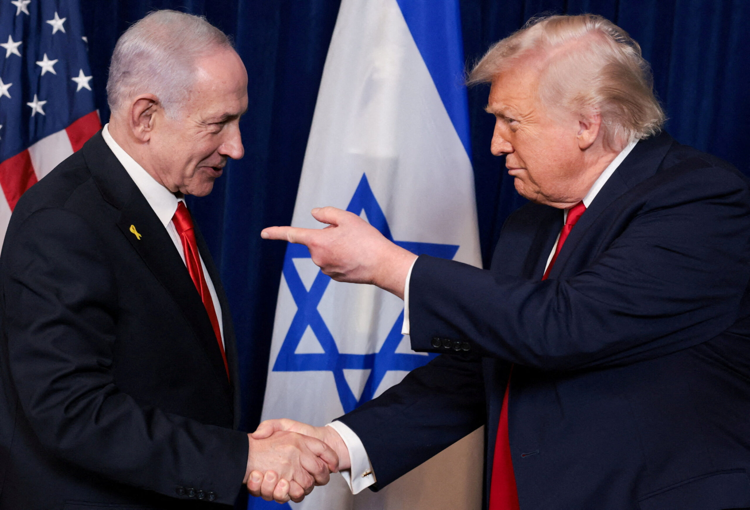Trump chiede a Israele e Iran di “cessare immediatamente il fuoco”: ormai è stato messo all'angolo