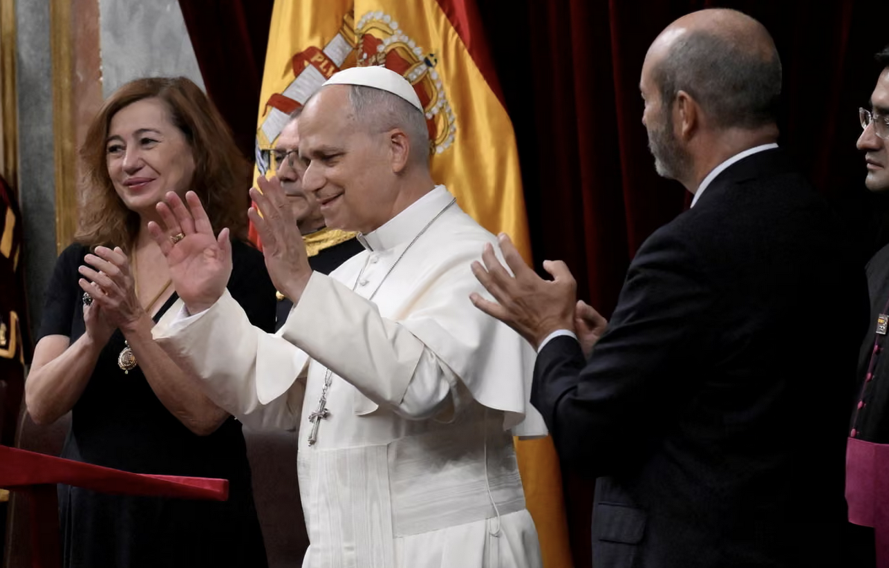 Papa Leone XIV: pace e migrazioni al centro dell’appello internazionale contro la crisi globale