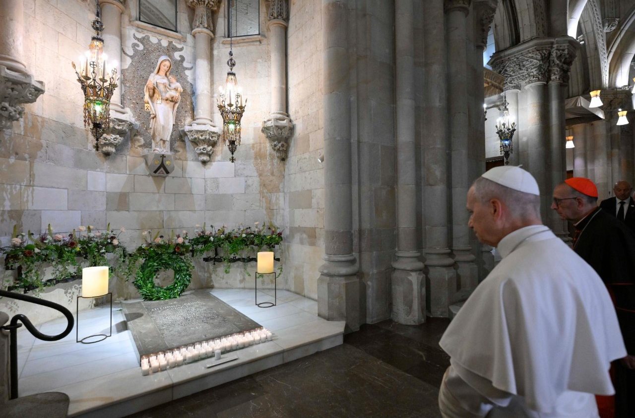 Papa Leone alla Sagrada Familia: "Non possiamo credere in Gesù e fare la guerra e abbandonare chi soffre" Papa Leone alla Sagrada Familia: "Non possiamo credere in Gesù e fare la guerra e abbandonare chi soffre"