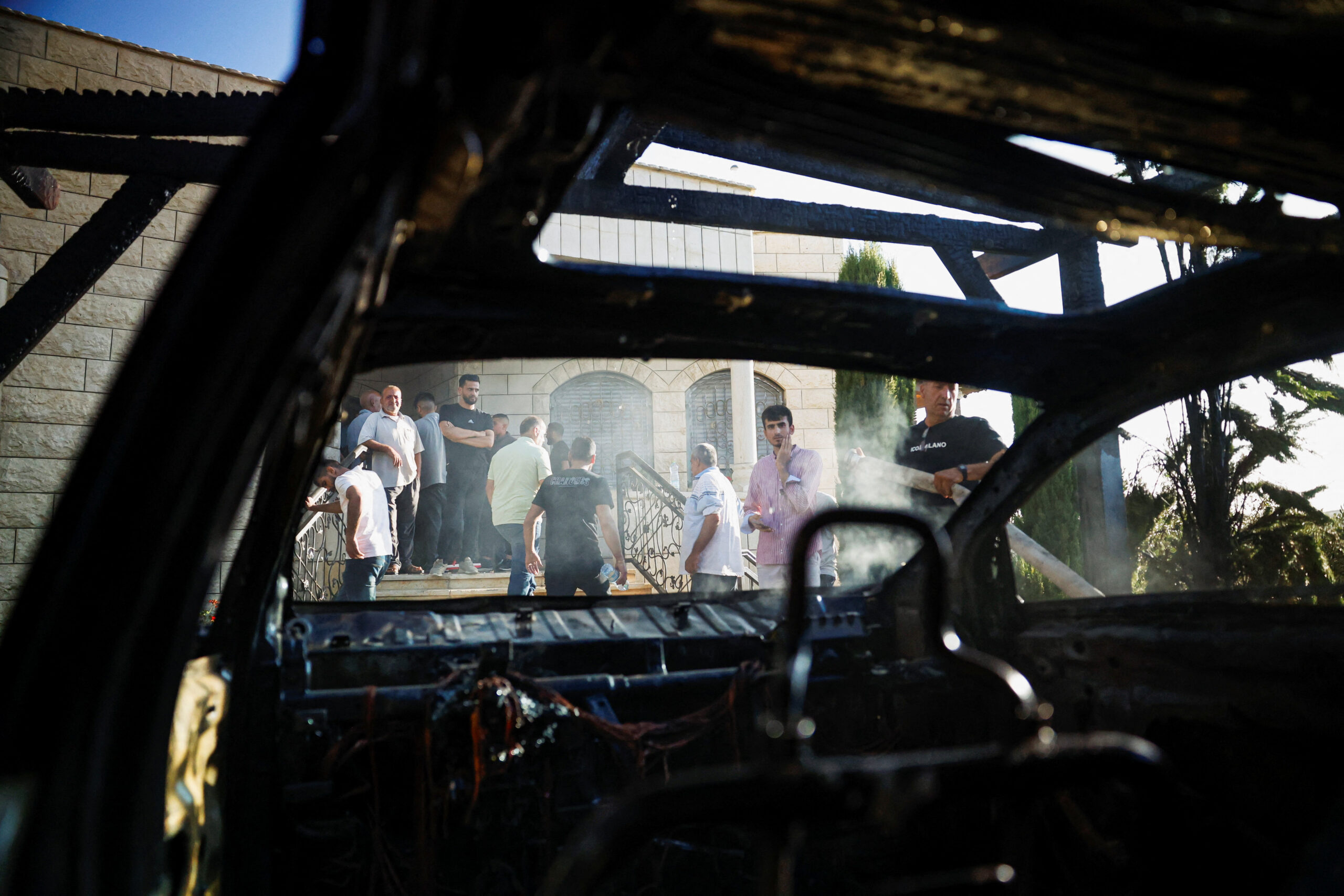 Escalation di violenza dei coloni in Cisgiordania: assalti nell'area di Nablus, incendi, spari e nuovi avamposti Escalation di violenza dei coloni in Cisgiordania: assalti nell'area di Nablus, incendi, spari e nuovi avamposti