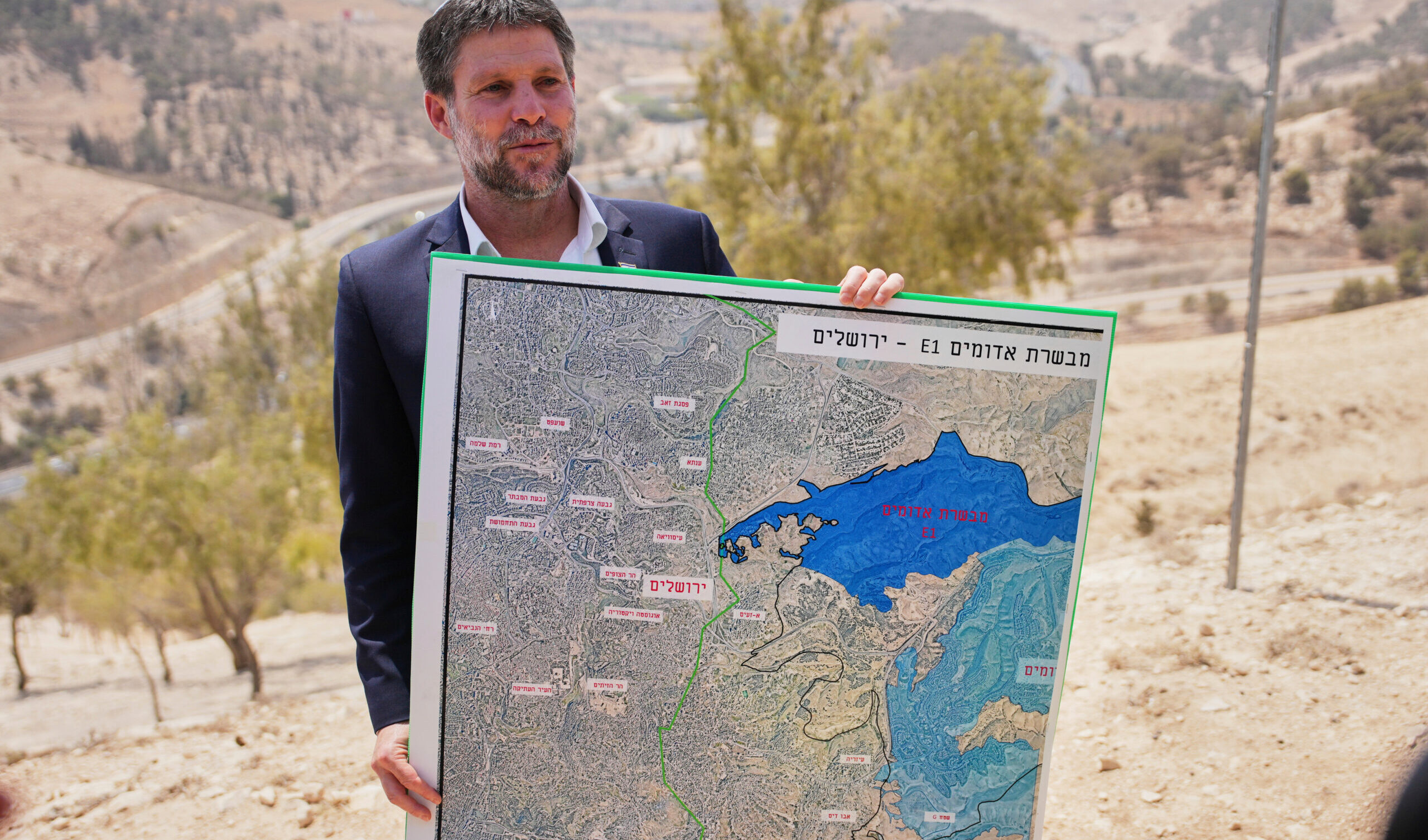 Smotrich annuncia che Israele ha avviato una “rivoluzione negli insediamenti” per rubare terra palestinese