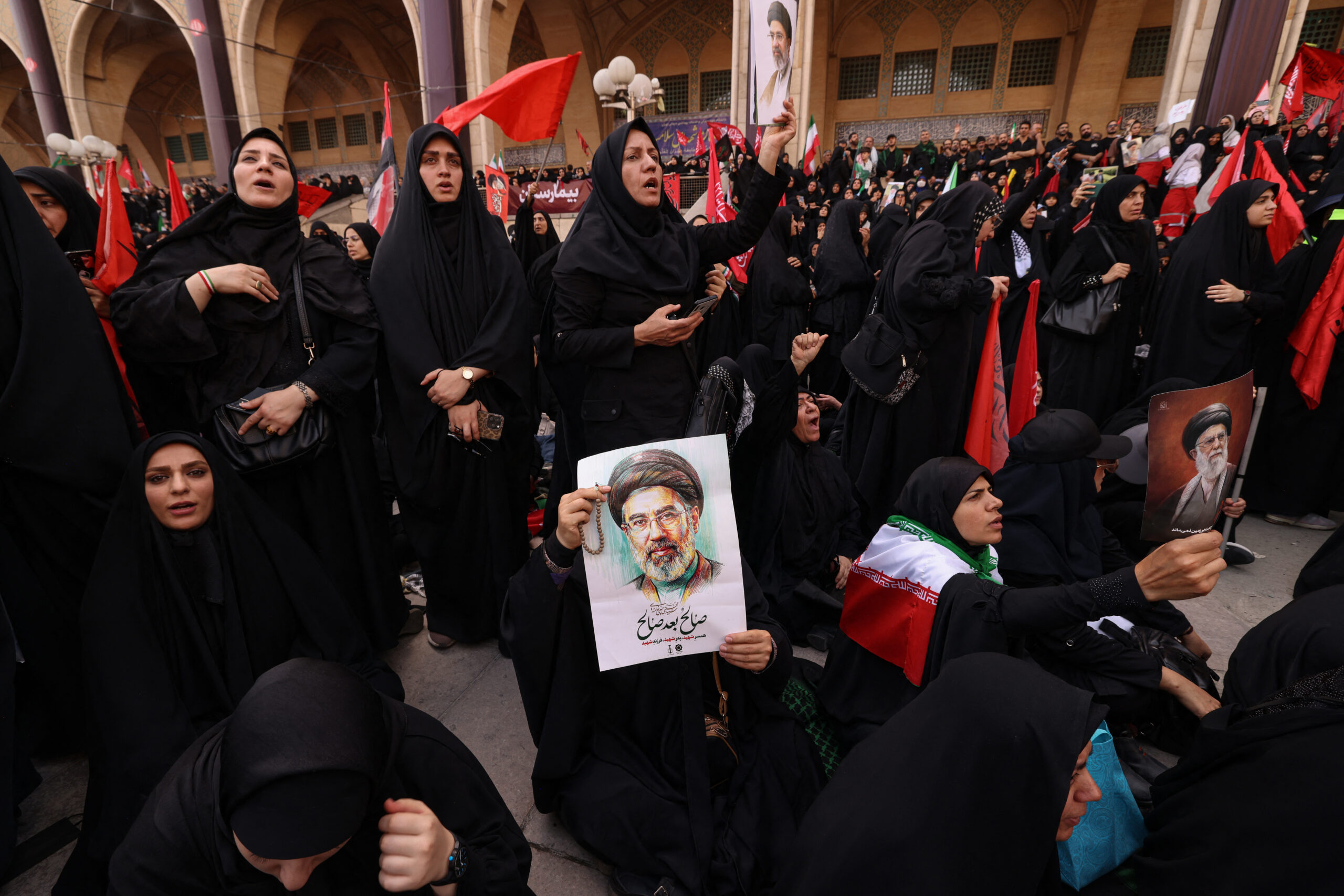 Ai funerali di Khamenei, i nuovi leader iraniani fanno propria la sua eredità di distruzione e ambizione