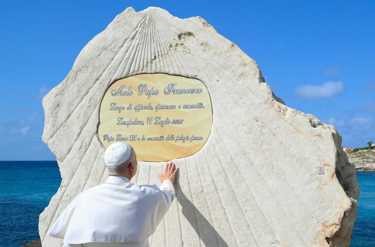 Lampedusa, Leone rilancia Francesco: il dolore del Mediterraneo diventa un appello alla coscienza dell'Europa Lampedusa, Leone rilancia Francesco: il dolore del Mediterraneo diventa un appello alla coscienza dell'Europa
