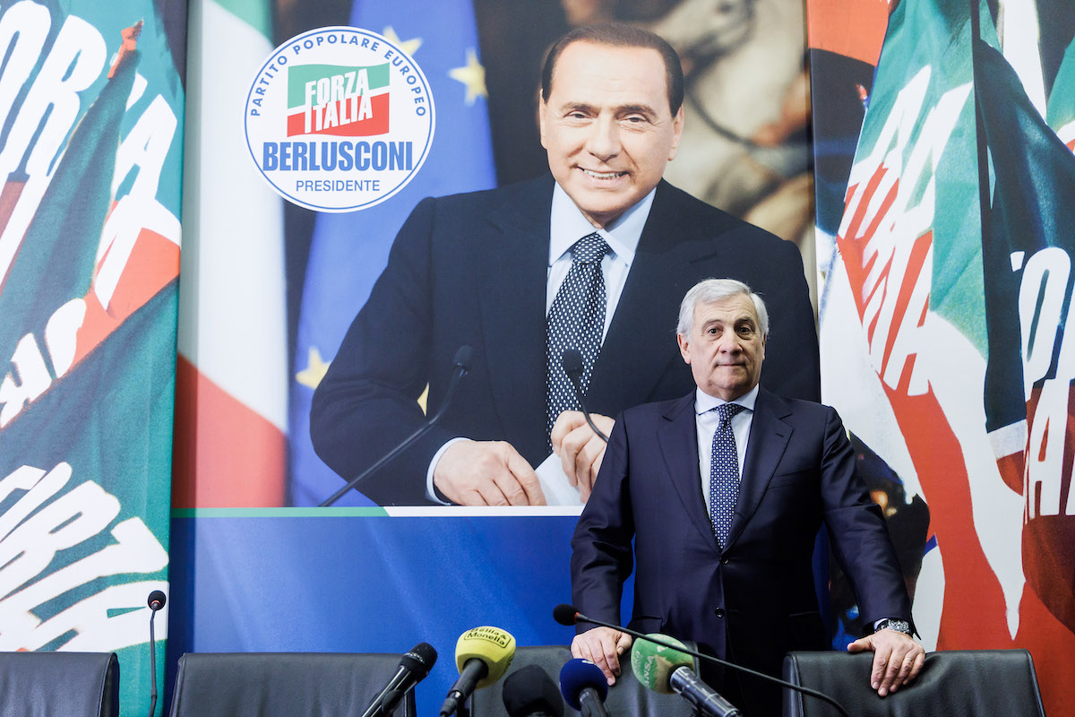 Crescere significa pentirsi: l’immaturità degli italiani tra berlusconismo, fascismo e nuove nostalgie Crescere significa pentirsi: l’immaturità degli italiani tra berlusconismo, fascismo e nuove nostalgie