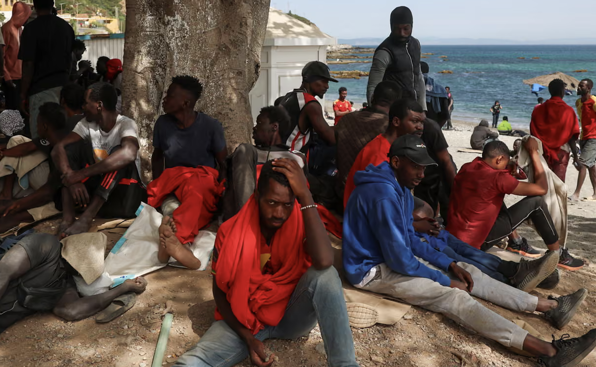 Crisi di Ceuta, accuse al Marocco: Madrid denuncia disinformazione e responsabilità nell'assalto dei migranti