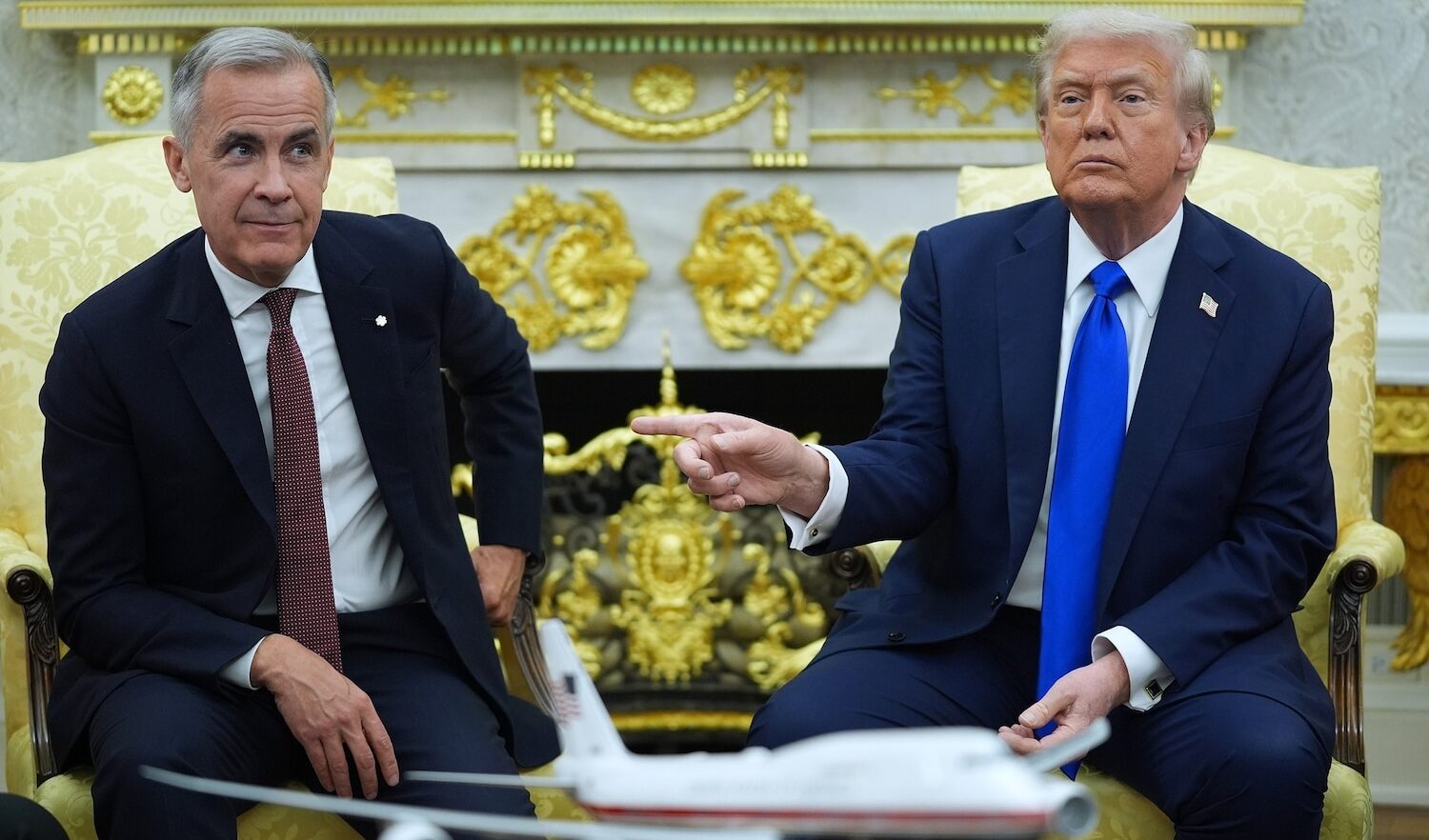 Trump parodia di se stesso: dopo il golfo del Messico vuole ribattezzare l'Ontario Lago d'America Trump parodia di se stesso: dopo il golfo del Messico vuole ribattezzare l'Ontario Lago d'America