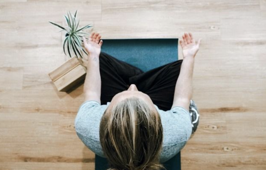 Decluttering esistenziale: perché per vivere meglio oggi dobbiamo possedere meno