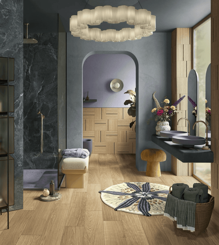 Lea Ceramiche collezione Bio Charme gres effetto legno chiaro abbinato a rivestimento effetto marmo