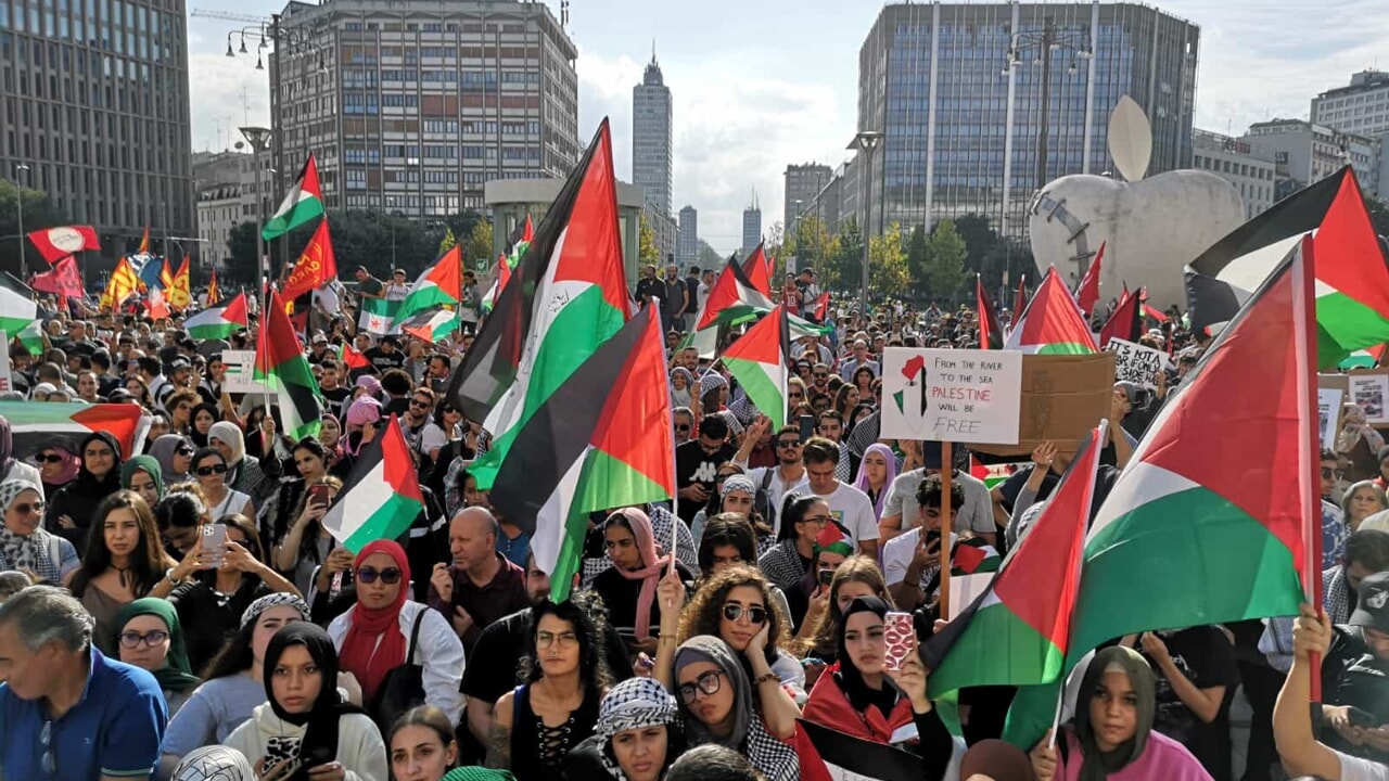 I terroristi mediatici che danno del terrorista a chi manifesta per la Palestina I terroristi mediatici che danno del terrorista a chi manifesta per la Palestina