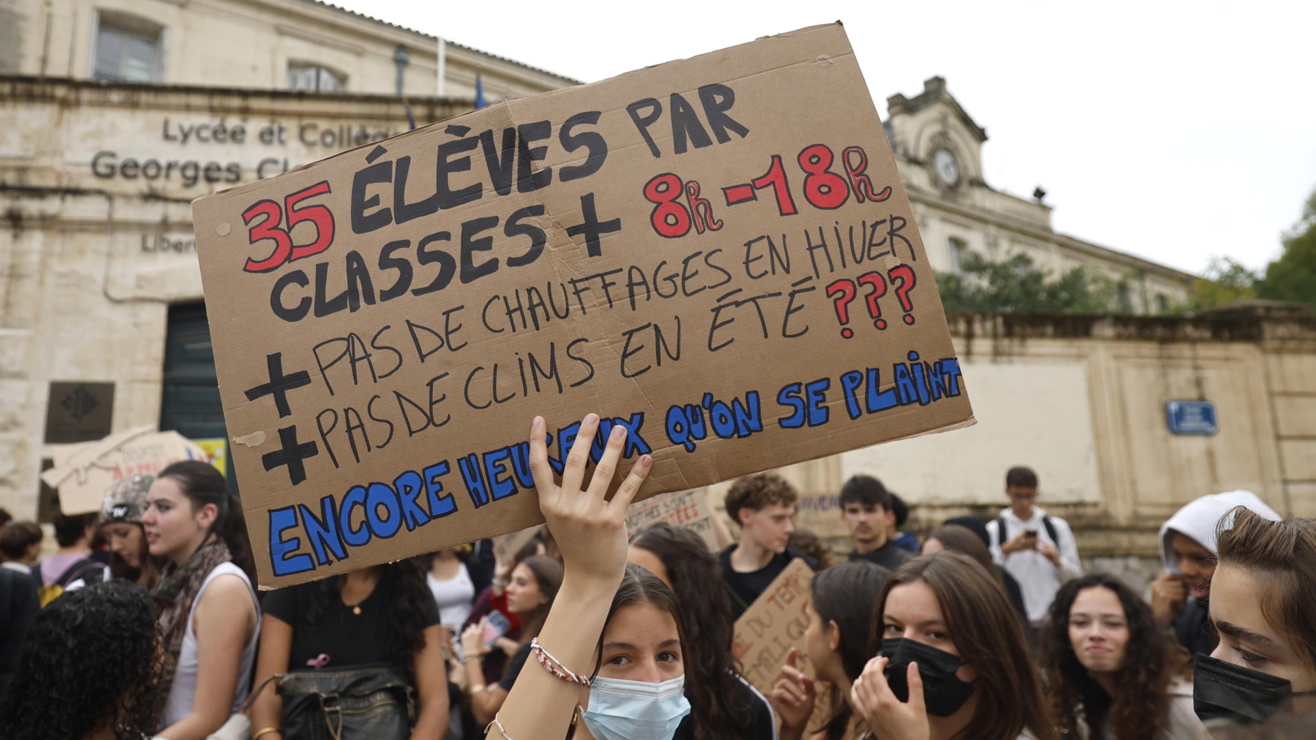 La protesta degli studenti francesi è il fallimento di una politica che ha impoverito la scuola e ignorato i giovani La protesta degli studenti francesi è il fallimento di una politica che ha impoverito la scuola e ignorato i giovani